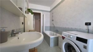 BILOCALE MODERNO CON BOX AUTO