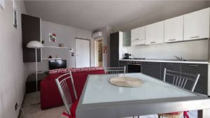 BILOCALE MODERNO CON BOX AUTO