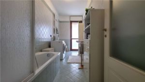 BILOCALE MODERNO CON BOX AUTO