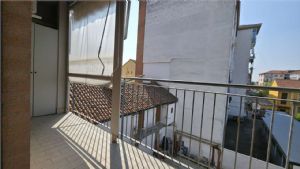 BILOCALE MODERNO CON BOX AUTO