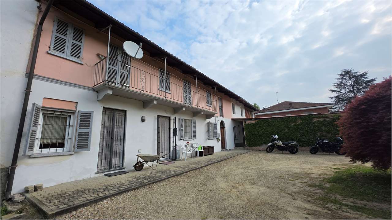 Cascina pronta da vivere in zona tranquilla