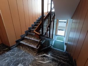 AMPIO QUADRILOCALE IN CONTESTO SIGNORILE