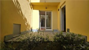 Appartamento unico con giardino pensile privato al piano