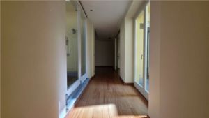 Appartamento unico con giardino pensile privato al piano