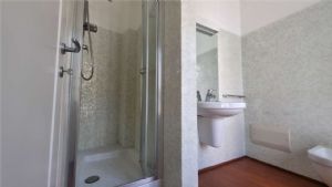 Appartamento unico con giardino pensile privato al piano