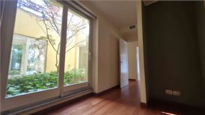 Appartamento unico con giardino pensile privato al piano