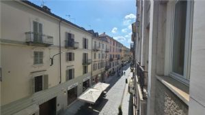 Appartamento unico con giardino pensile privato al piano