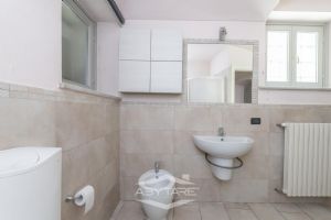 2 locali vendita Moncalieri libero subito Via Alfieri 7