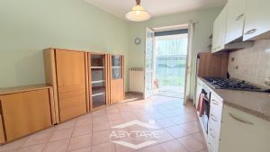 Casa indipendente su 3 lati, con giardino e autorimessa doppia