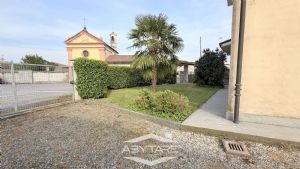 Casa indipendente su 3 lati, con giardino e autorimessa doppia