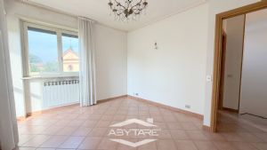 Casa indipendente su 3 lati, con giardino e autorimessa doppia