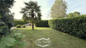 Casa indipendente su 3 lati, con giardino e autorimessa doppia