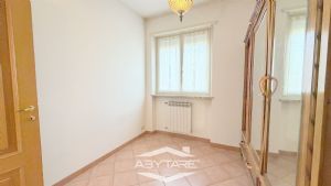 Casa indipendente su 3 lati, con giardino e autorimessa doppia