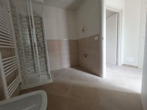 Appartamento trilocale vuoto in affitto