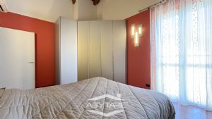 Casa indipendente con giardino e box auto doppio