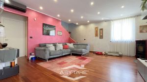 Casa indipendente con giardino e box auto doppio