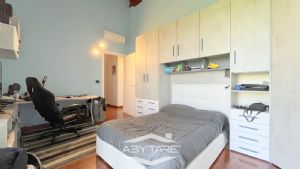 Casa indipendente con giardino e box auto doppio