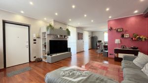 Casa indipendente con giardino e box auto doppio