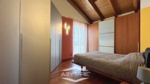 Casa indipendente con giardino e box auto doppio