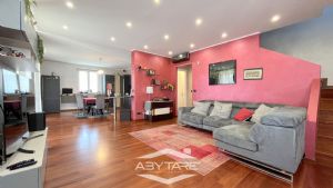 Casa indipendente con giardino e box auto doppio