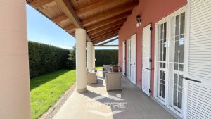 Casa indipendente con giardino e box auto doppio