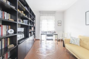 5 locali con riscaldamento autonomo e box auto
