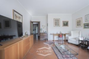 5 locali con riscaldamento autonomo e box auto