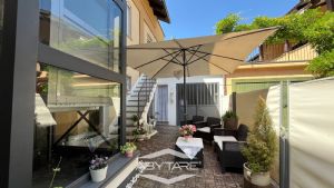 Casa indipendente tre lati con terrazzi e ascensore privato