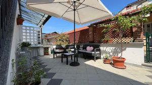 Casa indipendente tre lati con terrazzi e ascensore privato