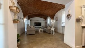 Casa indipendente tre lati con terrazzi e ascensore privato