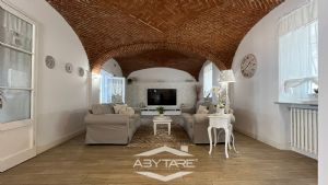Casa indipendente tre lati con terrazzi e ascensore privato