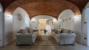 Casa indipendente tre lati con terrazzi e ascensore privato