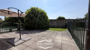 Appartamento piano terra con giardino e box auto doppio.
