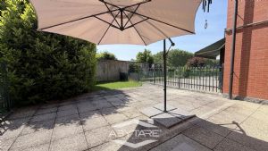 Appartamento piano terra con giardino e box auto doppio.