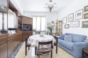 3 locali vendita Torino Via Alla Parrocchia 2