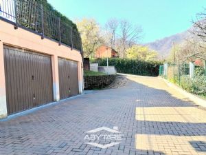 QUADRILOCALE CON BOX DOPPIO E POSTO AUTO