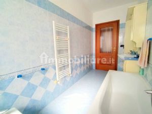 QUADRILOCALE CON BOX DOPPIO E POSTO AUTO