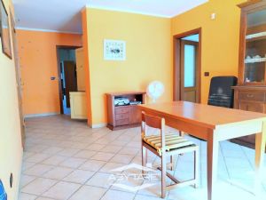 QUADRILOCALE CON BOX DOPPIO E POSTO AUTO