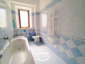 QUADRILOCALE CON BOX DOPPIO E POSTO AUTO