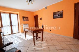 QUADRILOCALE CON BOX DOPPIO E POSTO AUTO