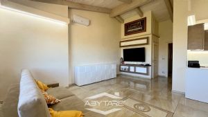 Casa indipendente su 4 lati con giardino e cortile privato