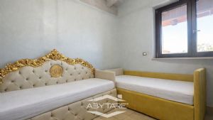 Casa indipendente su 4 lati con giardino e cortile privato