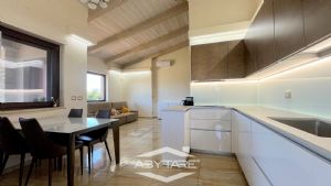 Casa indipendente su 4 lati con giardino e cortile privato