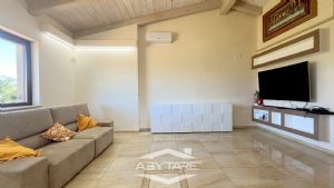 Casa indipendente su 4 lati con giardino e cortile privato