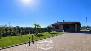 Casa indipendente su 4 lati con giardino e cortile privato