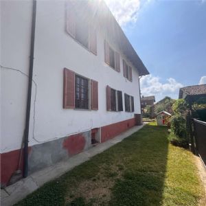 Cascina ex B&B ristrutturata con due unità abitative e oltre 26.000 mq di terreni