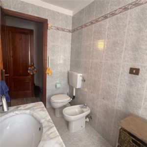 Cascina ex B&B ristrutturata con due unità abitative e oltre 26.000 mq di terreni