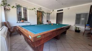 Casa libera su tre lati con cortile, garage doppio e terreno