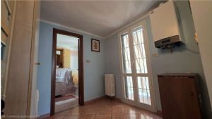 Casa libera su tre lati con cortile, garage doppio e terreno