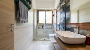Elegante appartamento con mansarda Torino precollina